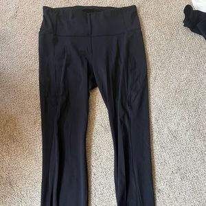 Like New! Womens All in Motion Size L Black Leggings with pockets!